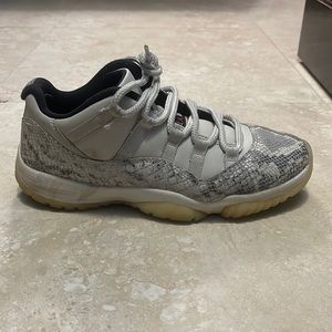 Air Jordan 11 Retro Low ‘Light Bone Snakeskin’
